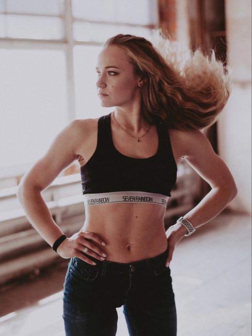 актриса и каскадер Дарья Дроботова