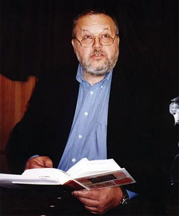 писатель Дмитрий Добродеев