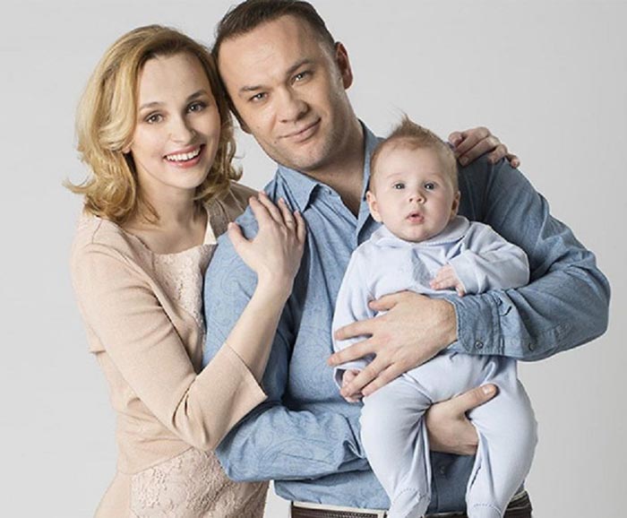 Дмитрий Ермак и Наталия Быстрова с сыном