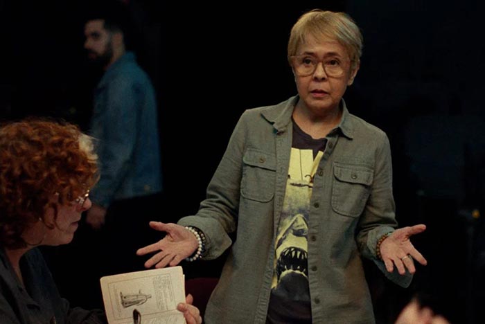 Долли де Леон в фильме Призрачный свет