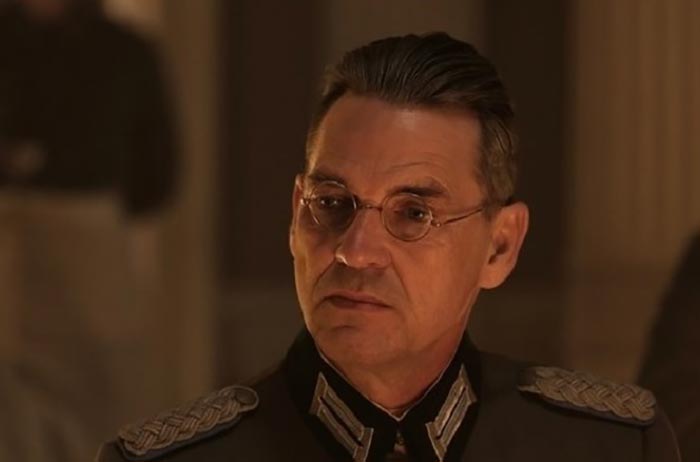 Дагрей Скотт в фильме Что скрывает Ирэн?