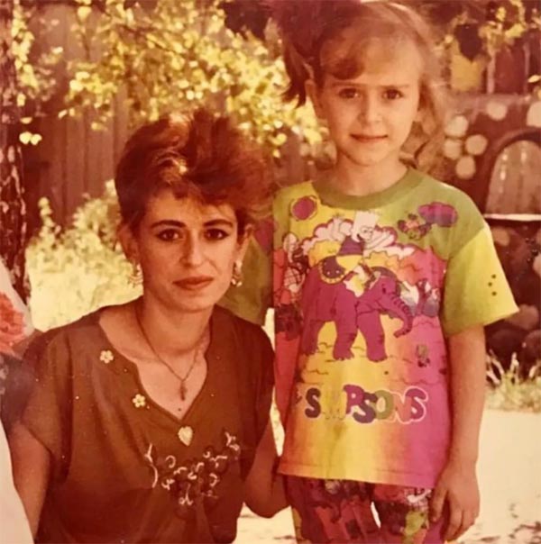 Екатерина Моргунова в детстве с мамой