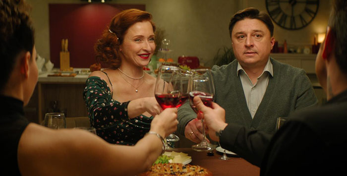 Екатерина Стулова в фильме Неприличные гости