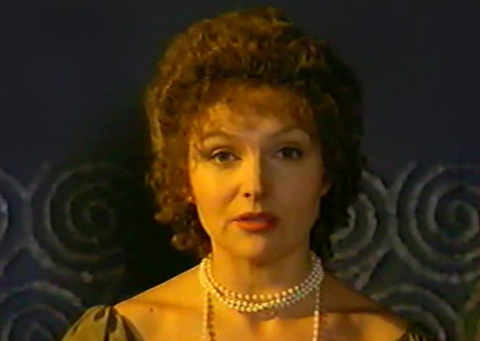 Елена Чарквиани в фильме Звездная ночь в Камергерском