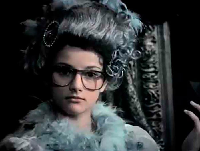 Елена Денисова в фильме На златом крыльце сидели...