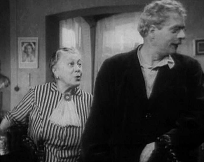 Елена Грановская в фильме Девочка и крокодил