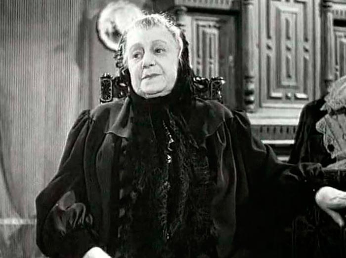 Елена Грановская в фильме Достигаев и другие