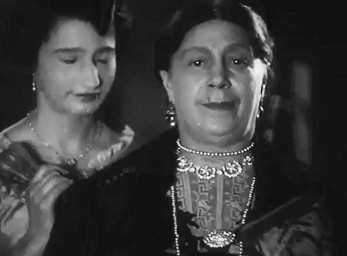 Елена Грановская в фильме Граница