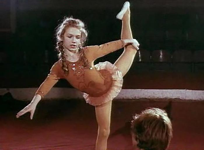 Елена Соколова в фильме Волшебный круг