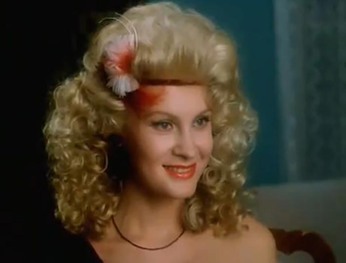 Елена Зорина в фильме Маленький гигант большого секса