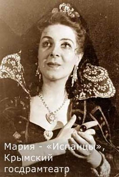 Елизавета Сергеева в спектакле Испанцы