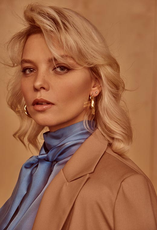 актриса и модель Эмилия Коста