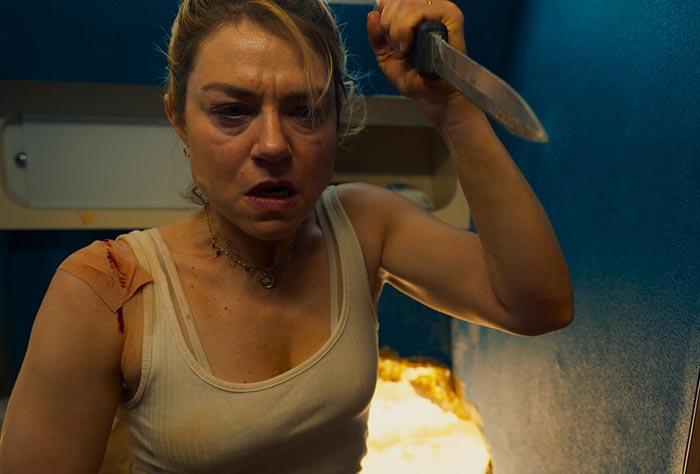 Эмили Декенн в фильме Последний день Земли