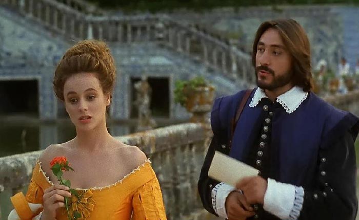 Эмма Суарес в фильме Собака на сене