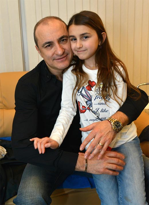 Эммануэль Турецкая в детстве с отцом