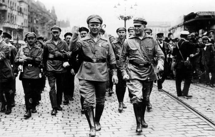 Эрнст Тельман на демонстрации