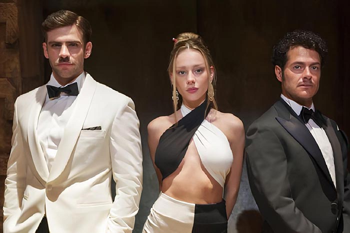 Эстер Экспосито в сериале Банда в поисках сокровищ