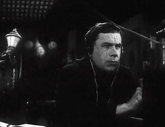 Евгений Мюльберг в фильме Морской ястреб