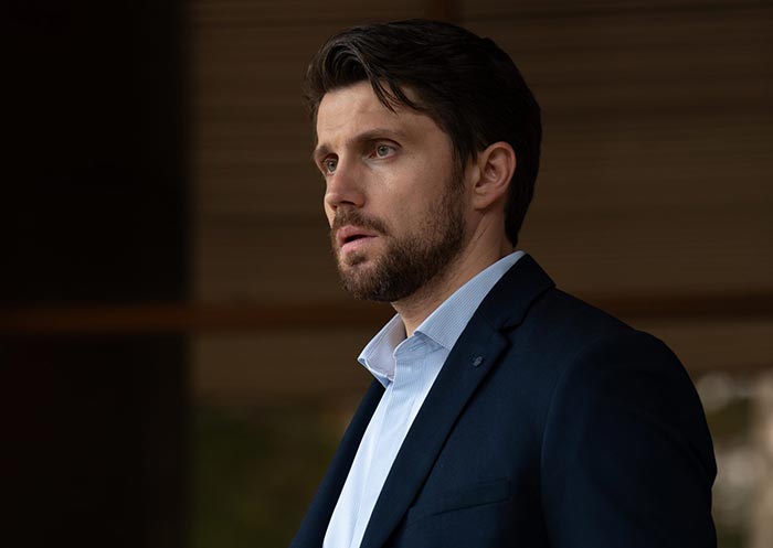 Евгений Шибалко в сериале Срывая маски