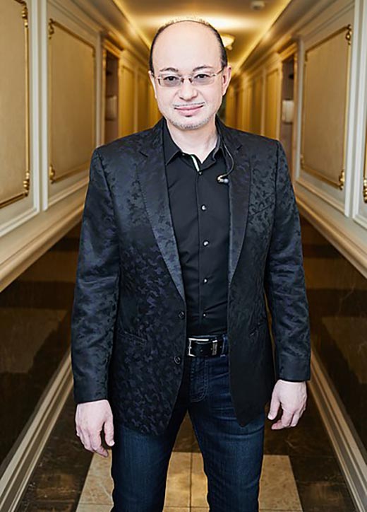 певец Евгений Тулинов