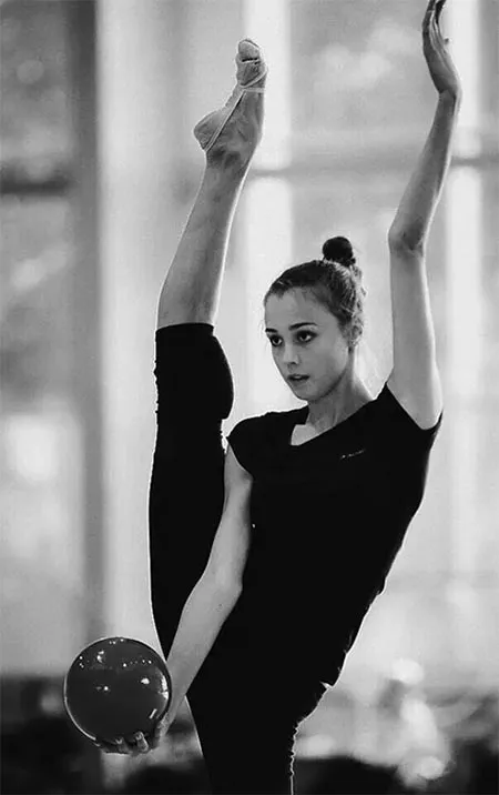 художественная гимнастка Евгения Леванова