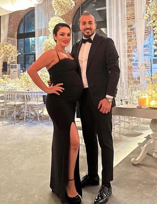 Эзги Мола и Мустафа Аксакаллы