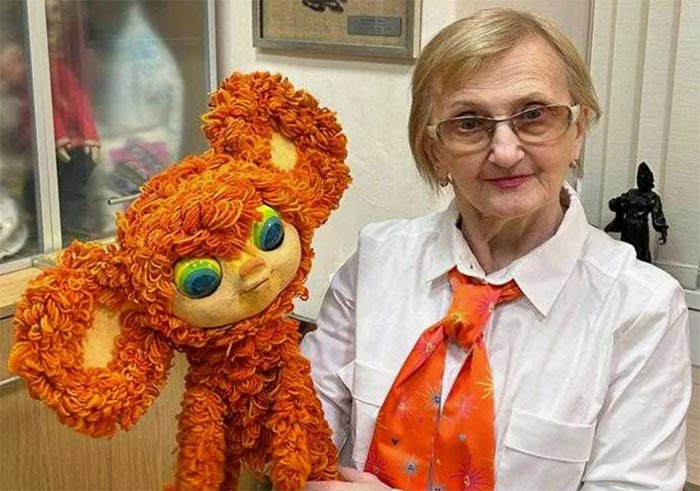 Фаина Костина с Чебурашкой