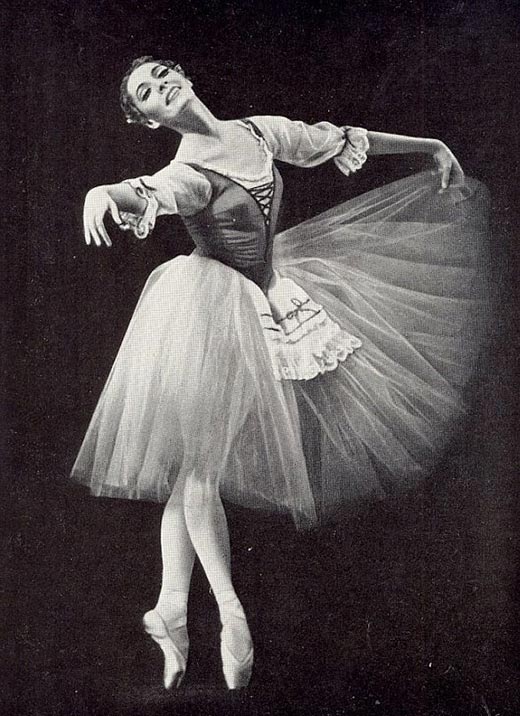 танцует Галина Мезенцева