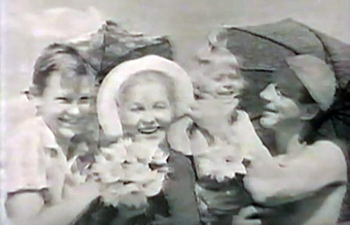 Георгий Троицкий и Вера Марецкая с детьми