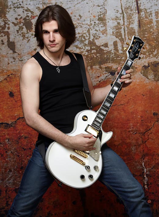 гитарист Александр Поздняков