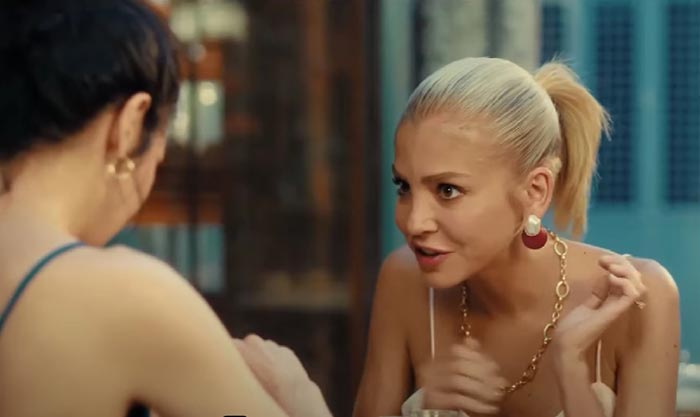 Гёкче Эюбоглу в фильме Прах