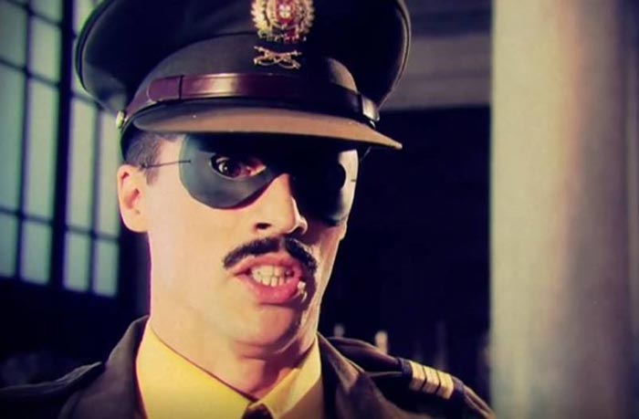 Гонсалу Ваддингтон в фильме Капитан Фалкан