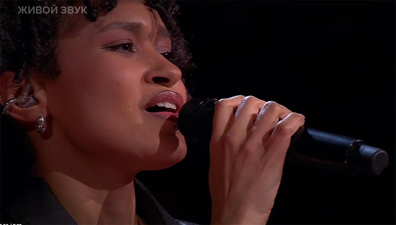 Жоселина Фокхо в шоу Голос