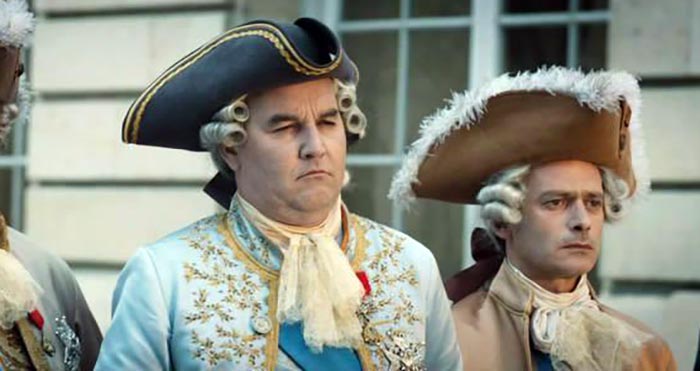 Грегори Гадебуа в роли Людовика XVIII