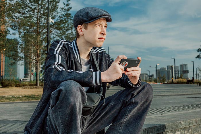 Григорий Столбов в фильме Одна дома. Великолепная пятерка