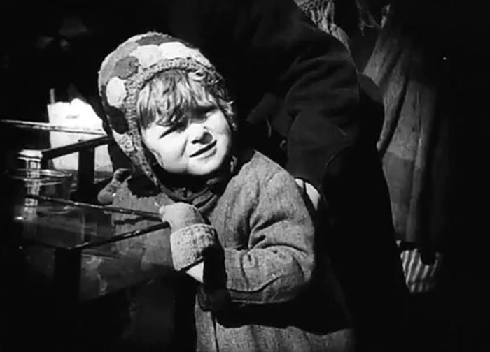 Гуля Королева в фильме Каштанка