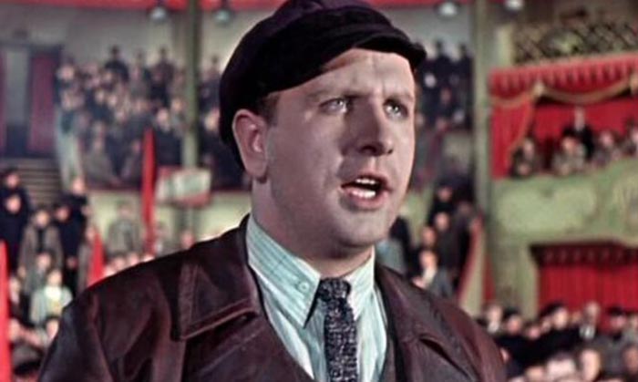 Гюнтер Зимон в роли Эрнста Тельмана