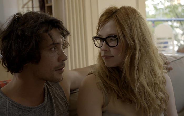 Хейли Беннетт в фильме Белый город