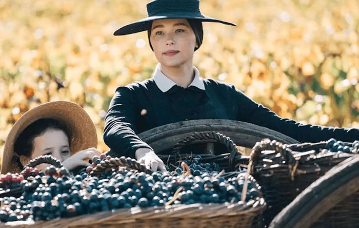 Хейли Беннетт в фильме Мадам Клико