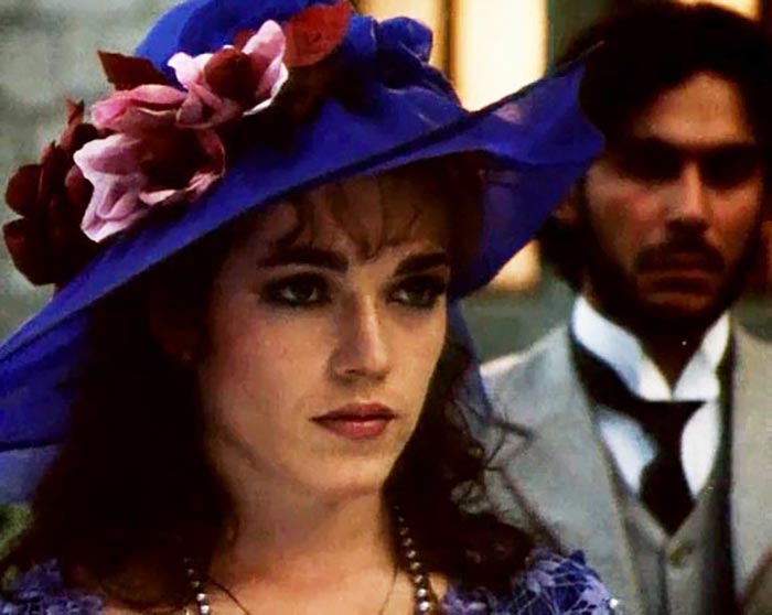 Алёна Хмельницкая в фильме Сердца трех