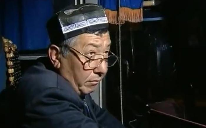 Хусан Мусабаев в фильме Анора