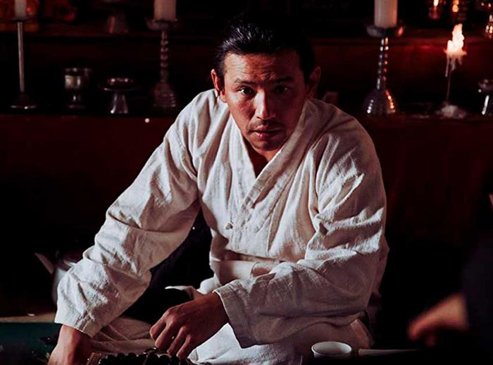 Хван Джон Мин в фильме Вопль