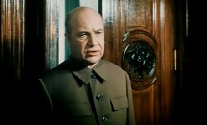 Игорь Кашинцев в роли Александра Поскребышева