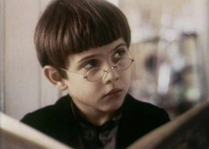 Игорь Шарапов в фильме Среди серых камней