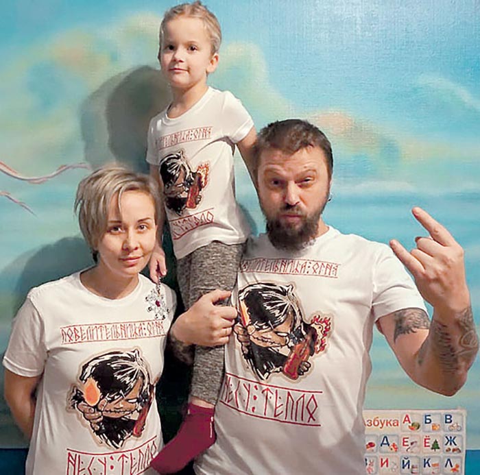 Илья Чёрт и Мария Чернова с дочерью Айей