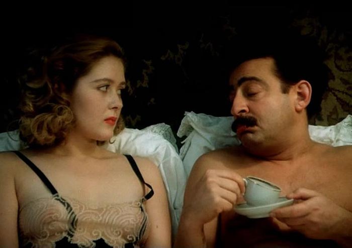 Ирина Сабанова в фильме Маленький гигант большого секса