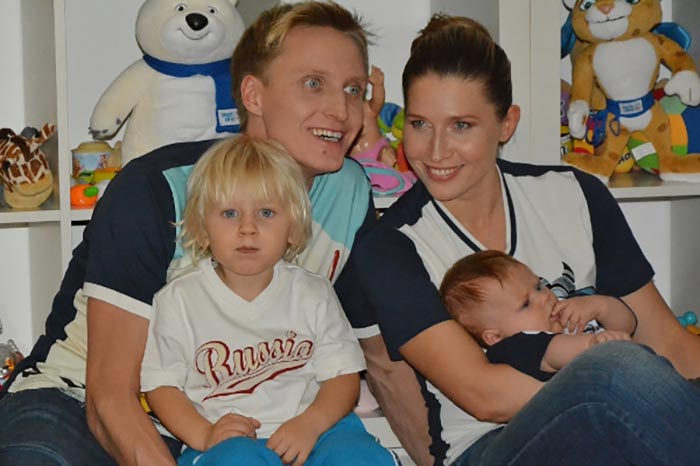 Иван Скобрев с женой Ядвигой и детьми