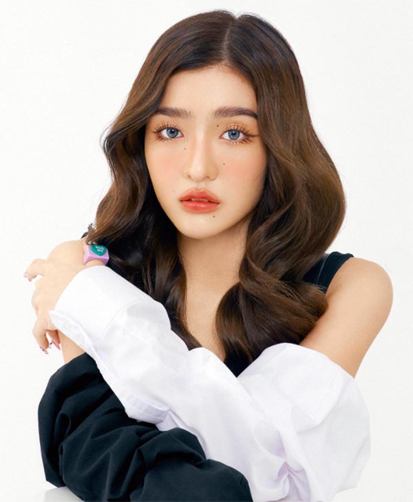 певица Дженнис Опрасерт