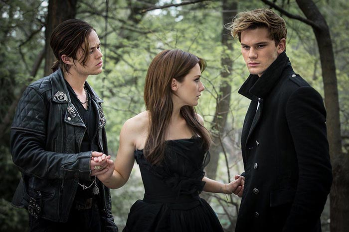 Джереми Ирвин в фильме Тёмные ангелы