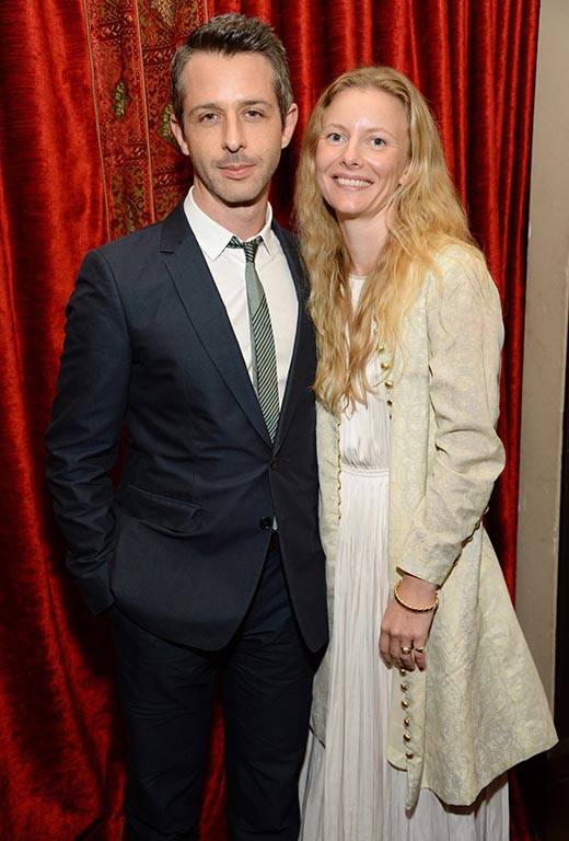 Джереми Стронг и Эмма Уолл